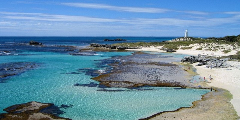 THE HIDDEN BEACHES OF ROTTNEST ISLAND IN PERTH